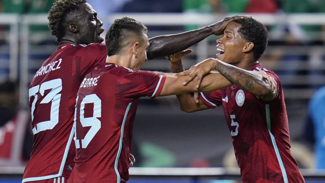 Colombia defender Davinson Sanchez (23) and forward Rafael Borre (19) celebrate with midfielder Wilmar Barrios (5), who scored a goal against Mexico during the second half of an international friendly soccer match in Santa Clara, Calif., Tuesday, Sept. 27, 2022. (AP/Godofredo A. Vásquez)