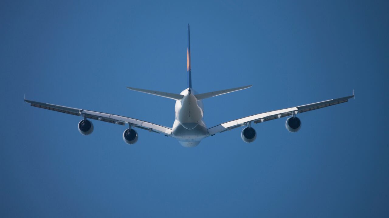 Avión voló por horas con aceite de cocina como combustible