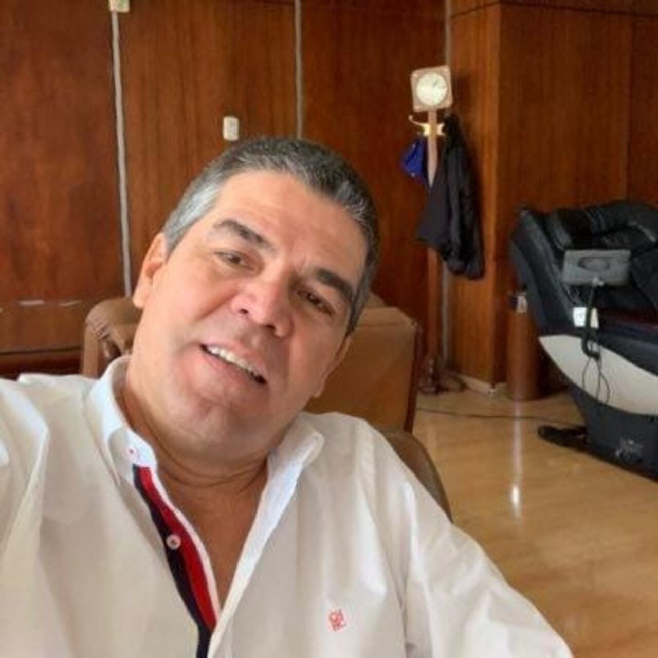 En el inmueble es capturado en flagrancia el señor Andrés Gustavo Ricci García, a quien le fue incautado 06 armas de las cuales, 02 serían traumaticas y 04 armas de fuego.