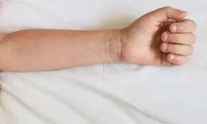 Familia sometió a niña a sesión de exorcismo en una iglesia, y esta murió estrangulada.