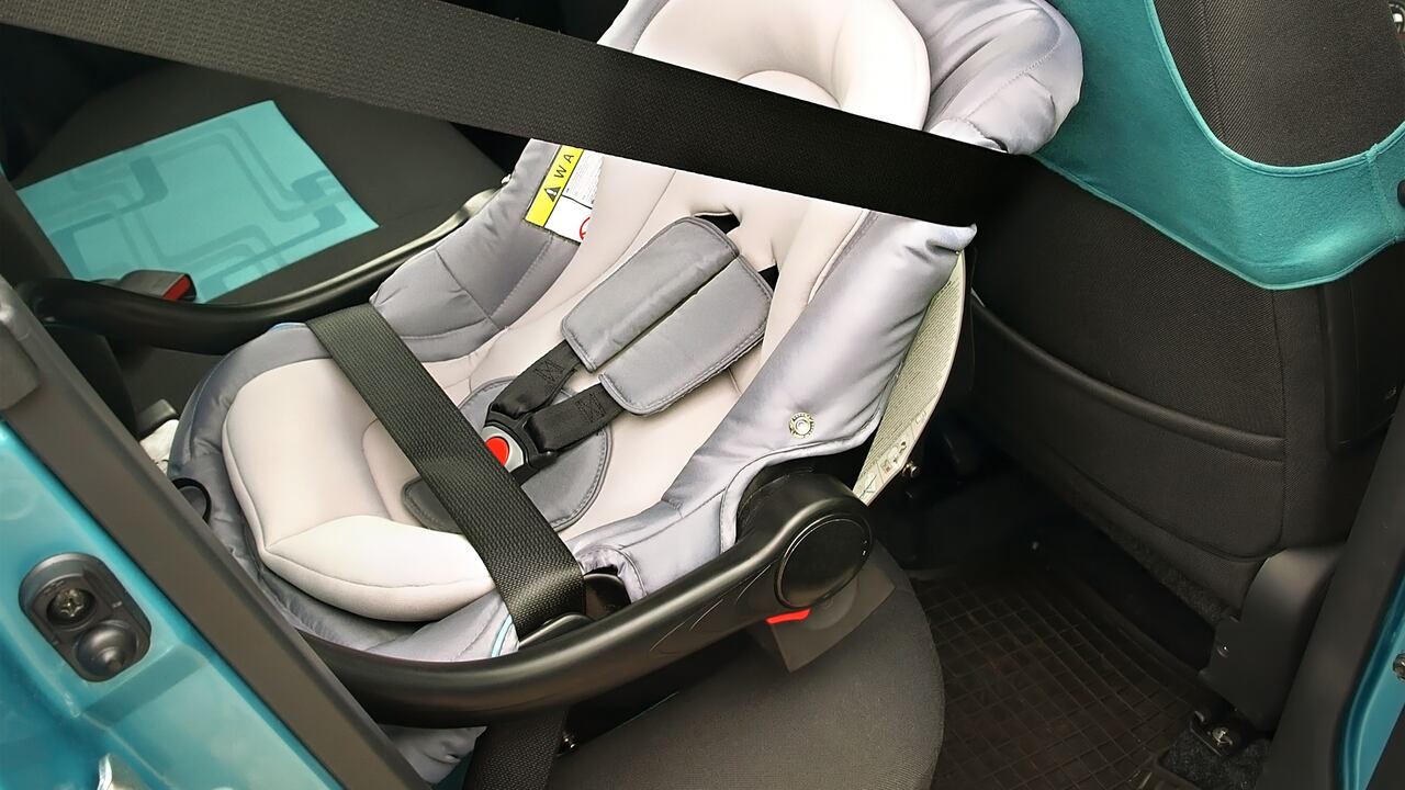 Por descuido de padre muere bebé en iun carro