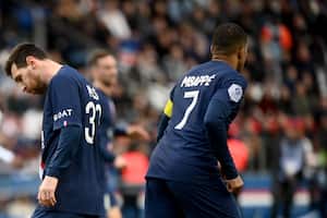Lionel Messi es fuertemente criticado por la eliminación de Champions y malos desempeños en Ligue 1.