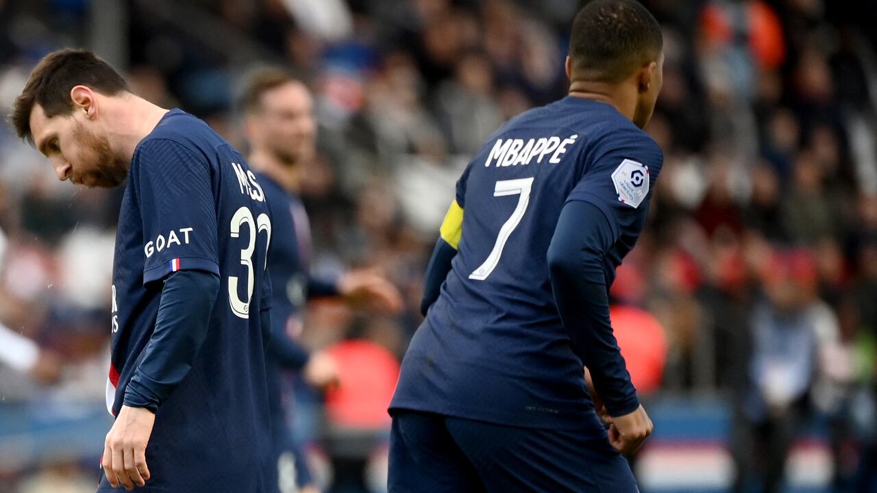 Lionel Messi es fuertemente criticado por la eliminación de Champions y malos desempeños en Ligue 1.