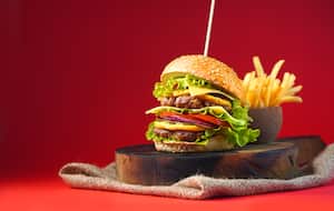 Se recibieron 460.000 votos con teléfonos verificados, siendo la votación más alta de la historia para un Burger Master.