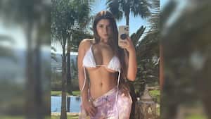 La modelo Demi Rose en sensual bikini muestra sus curvas
