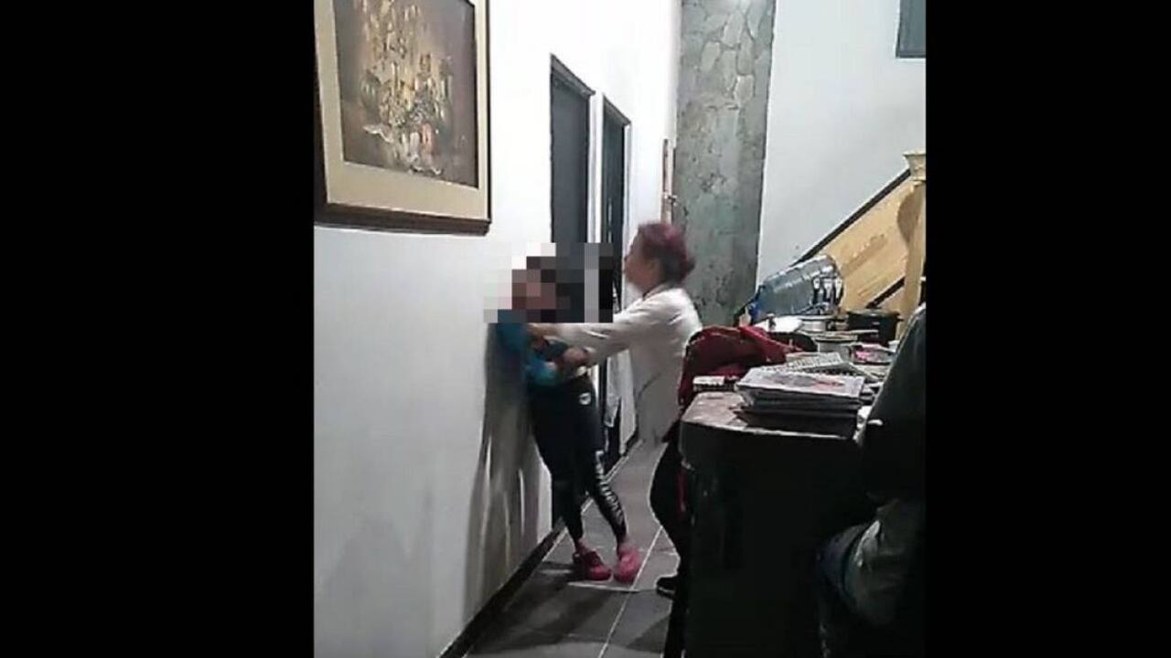 Niña fue golpeada por su abuela en Antioquia.