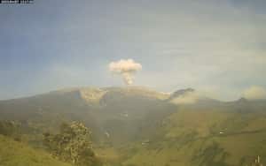 Así es como se ve el volcán Nevado del Ruiz este viernes.