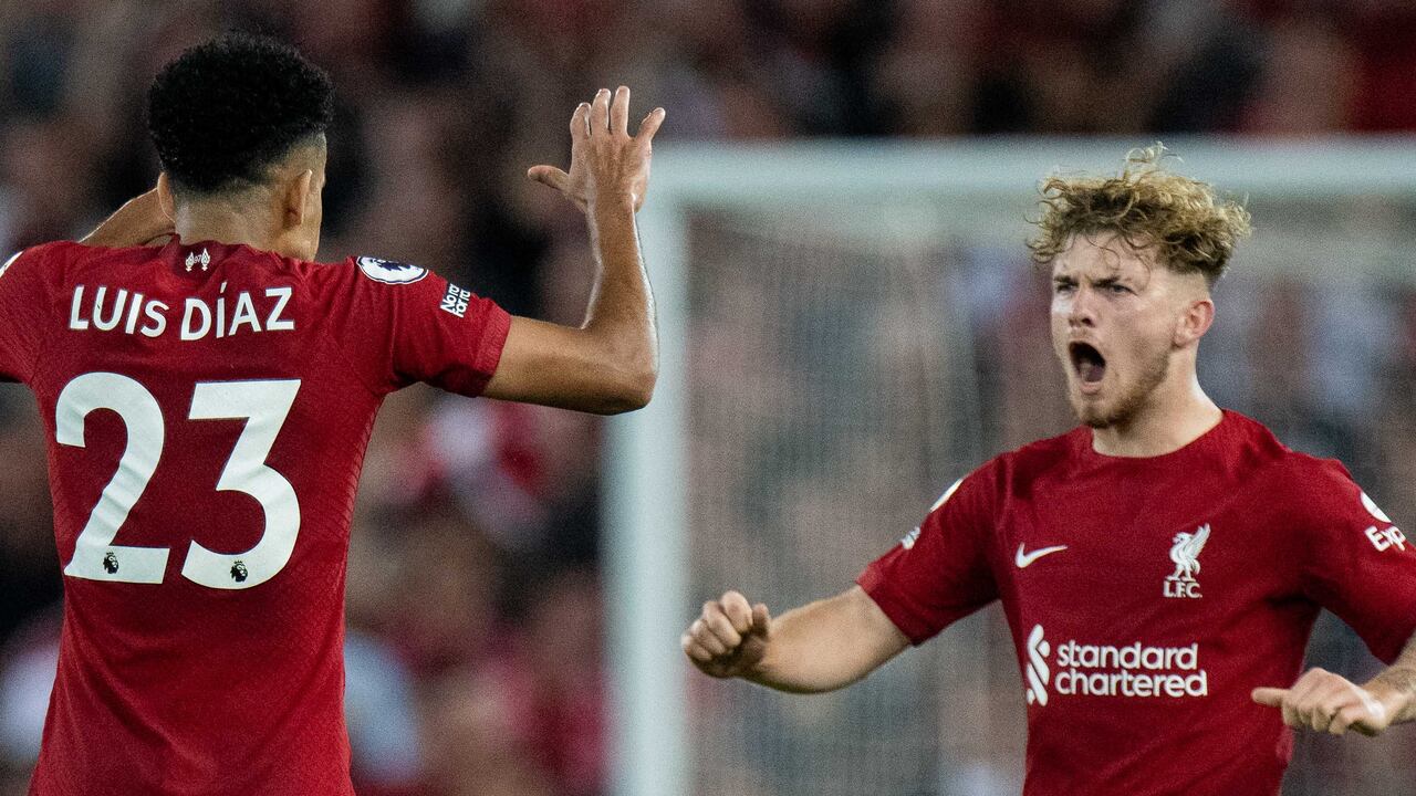 Luis Díaz y Harvey Elliott celebran el gol del colombiano ante el Crystal Palace en Anfield
