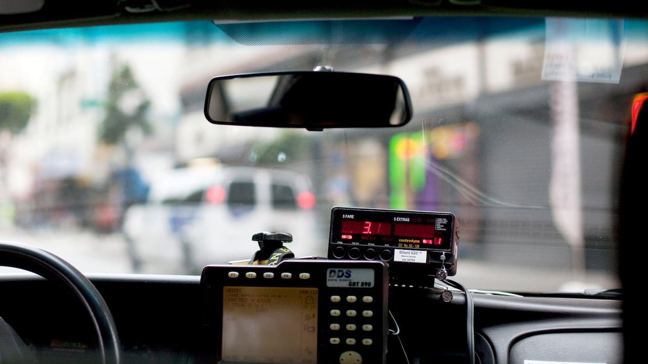 La empresa de taxis manifestó que el conductor no contaba con la planilla legalizada.
