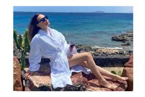 La artista apareció hace poco en una producción española y disfrutando de la playa. Ing: belindapop