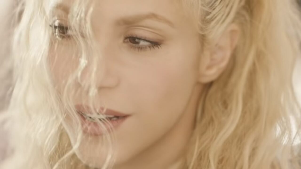 Shakira - Captura de pantalla video 'Me enamoré'