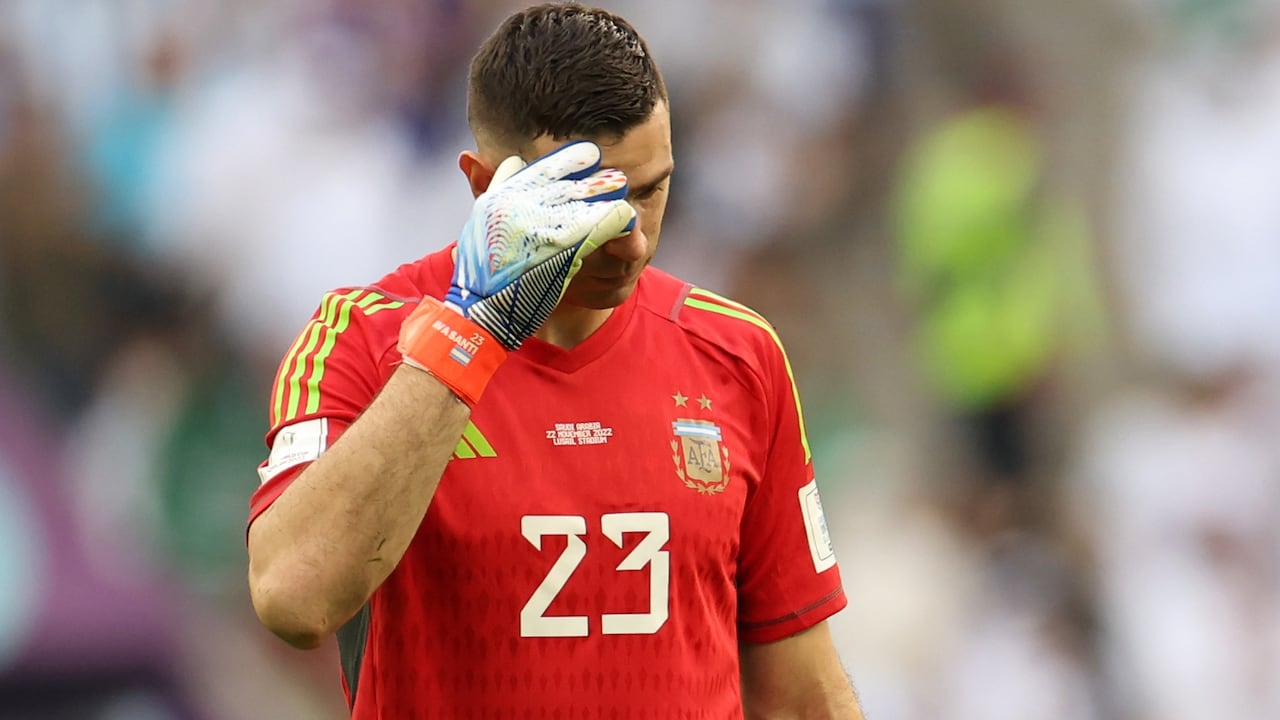 Emiliano Martínez, arquero de Argentina, en la derrota ante Arabia Saudita en el Mundial de Qatar 2022.