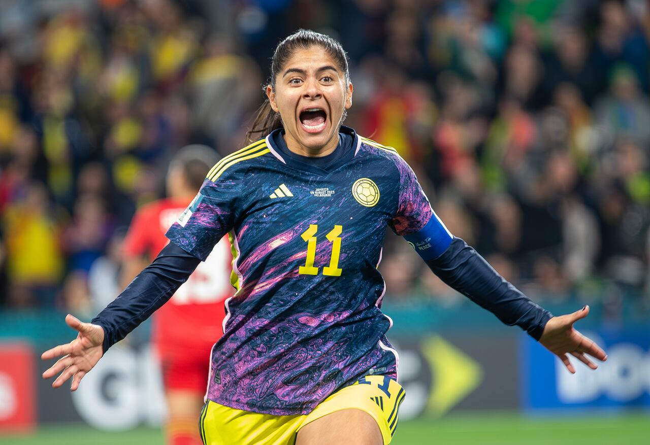 MELBOURNE, AUSTRALIA - 8 DE AGOSTO: Catalina Usme de Colombia celebra después de marcar el primer gol de su equipo durante el partido de octavos de final de la Copa Mundial Femenina de la FIFA Australia y Nueva Zelanda 2023 entre Colombia y Jamaica en el Estadio Rectangular de Melbourne el 8 de agosto de 2023 en Melbourne, Australia . (Foto de Will Murray/Getty Images)