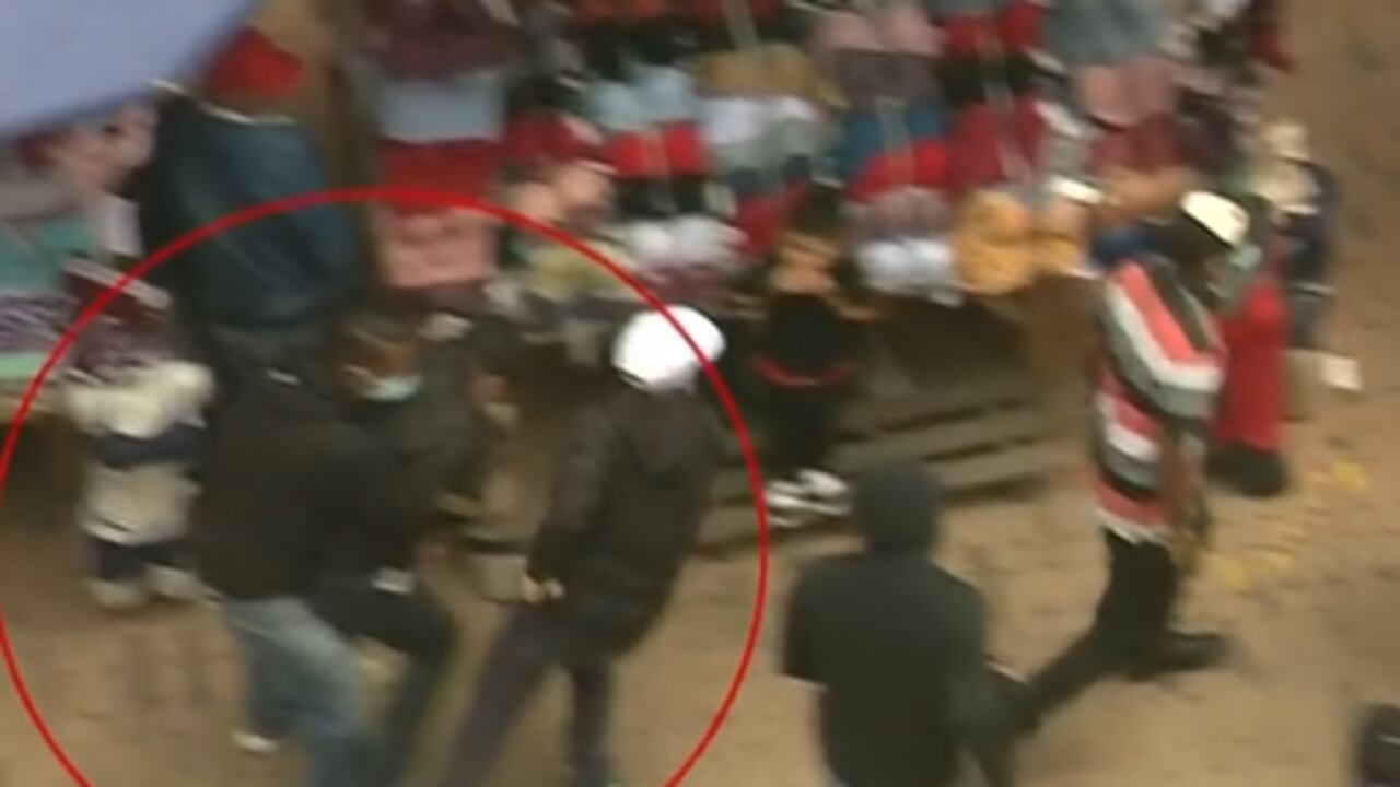 Así roba peligrosa banda en la plaza de La Mariposa, centro de Bogotá