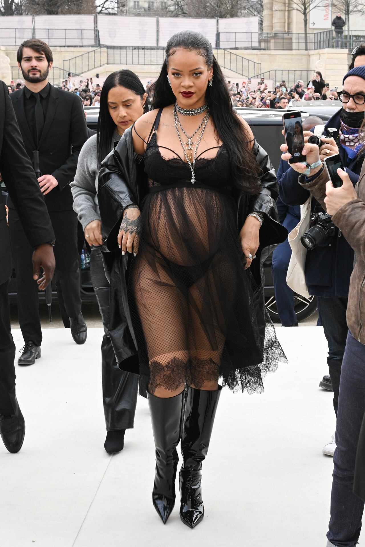 Rihana en el Paris Fashion Week de Dior 2022. Por: SoHo.co/ Getty Images
