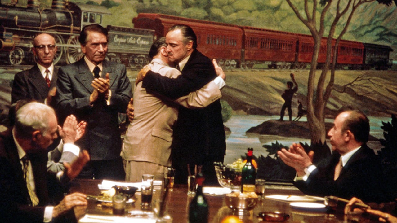 El padrino consagró como actor a Al Pacino, quien hizo el papel de Michael, el menor de los Corleone. El éxito de la saga radica en que se adentra en profundidad en una familia mafiosa italoamericana.