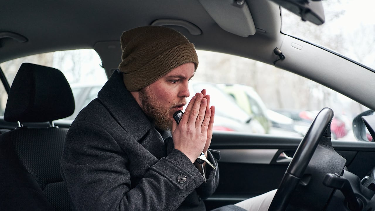 El uso correcto del aire acondicionado del carro puede ayudar a reducir el gasto de gasolina.