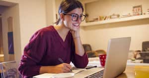 Esta red social es la más utilizada ahora por las empresas para buscar los perfiles en sus vacantes disponibles. (Getty)