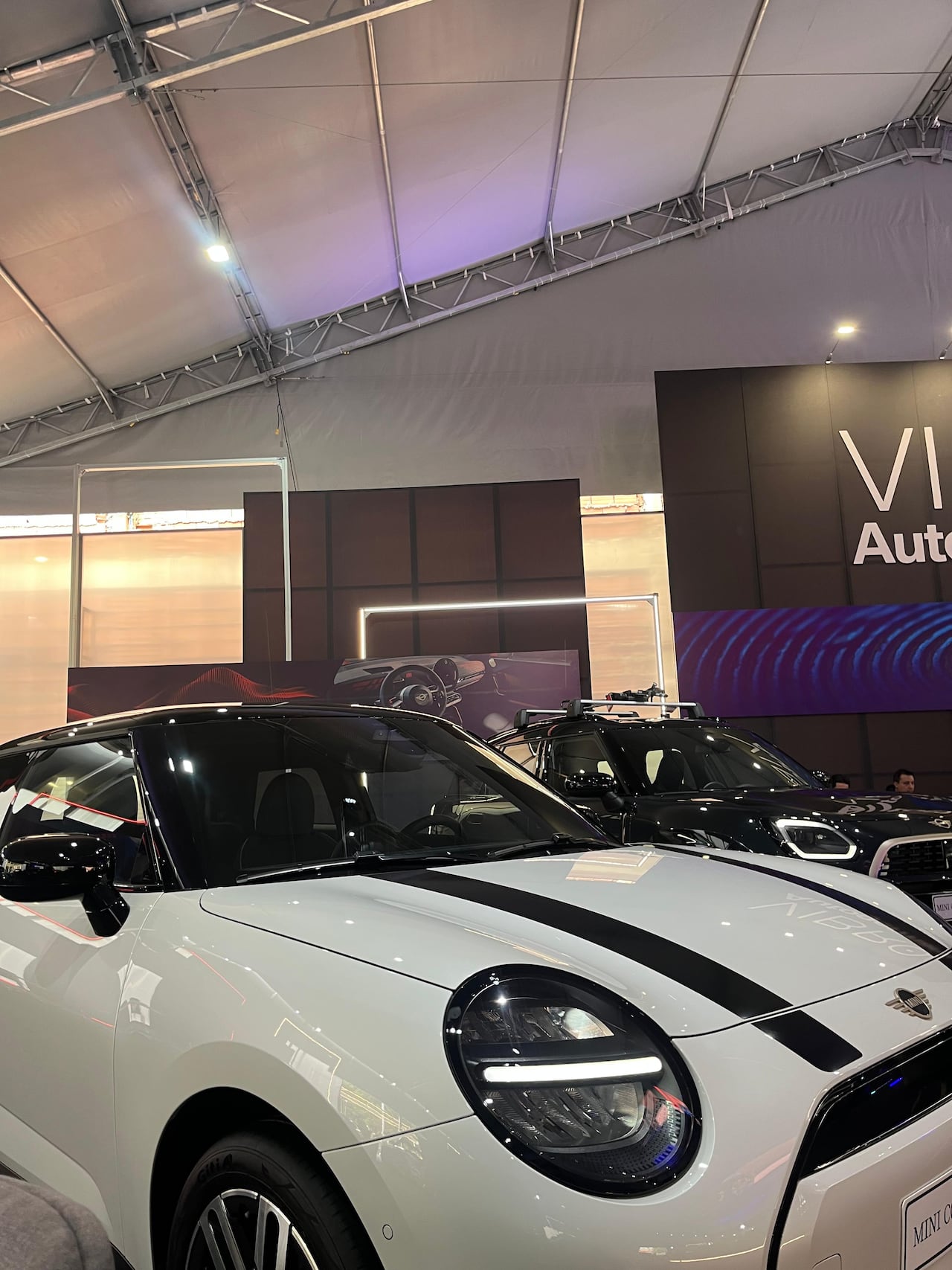 Autogermana eligió el Parque de la 93 de Bogotá como escenario para presentar, a través
de su plataforma experiencial VIBRO,