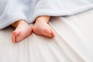 Un bebé, de días de nacido, murió debido a la negligencia de su madre en Venezuela. Foto: Getty Images.