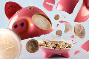 Detectar los malos hábitos financieros ayuda a evitar crisis económicas en el futuro.