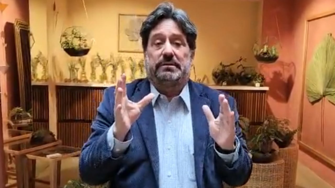 Cambio en marcha antipetro en Bogotá dejó confundidos a varios, incluido a ‘Pacho’ Santos