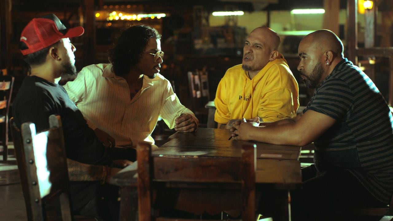 Producción paisa creada por Un grupo diverso de gente del común y corriente de Medellín