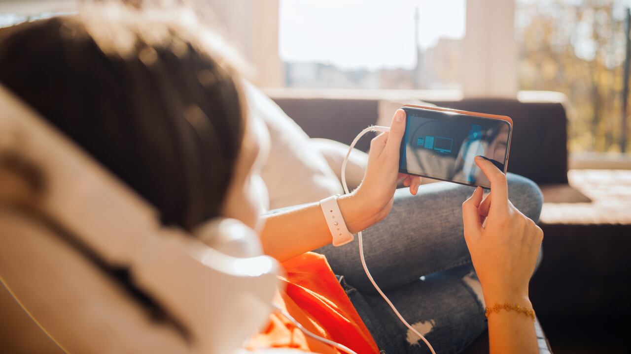 ¿Qué pasa si se usa el celular mientras carga?