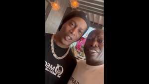 Faustino Asprilla anunció su voto por Rodolfo Hernández junto a Ronaldinho - Foto: Video Twitter @TinoasprillaH