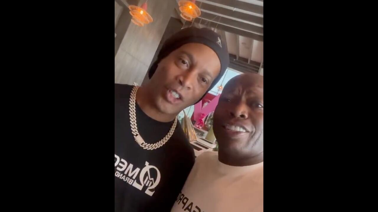 Faustino Asprilla anunció su voto por Rodolfo Hernández junto a Ronaldinho