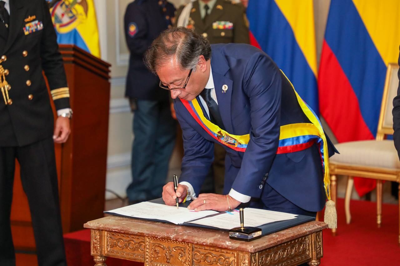 Por decreto, estos son los nuevos salarios de los funcionarios del Gobierno de Gustavo Petro
Foto Presidencia