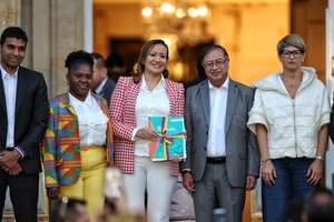 Presidente Gustavo Petro y la Ministra de salud Carolina Corcho