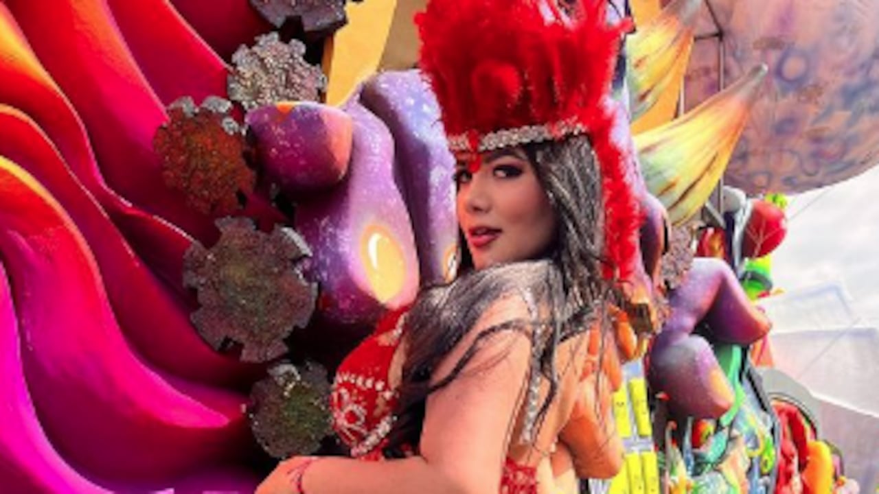 Paola Vargas en el Carnaval de Blancos y Negros