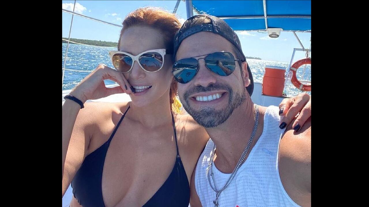 Carmen Villalobos y su novio