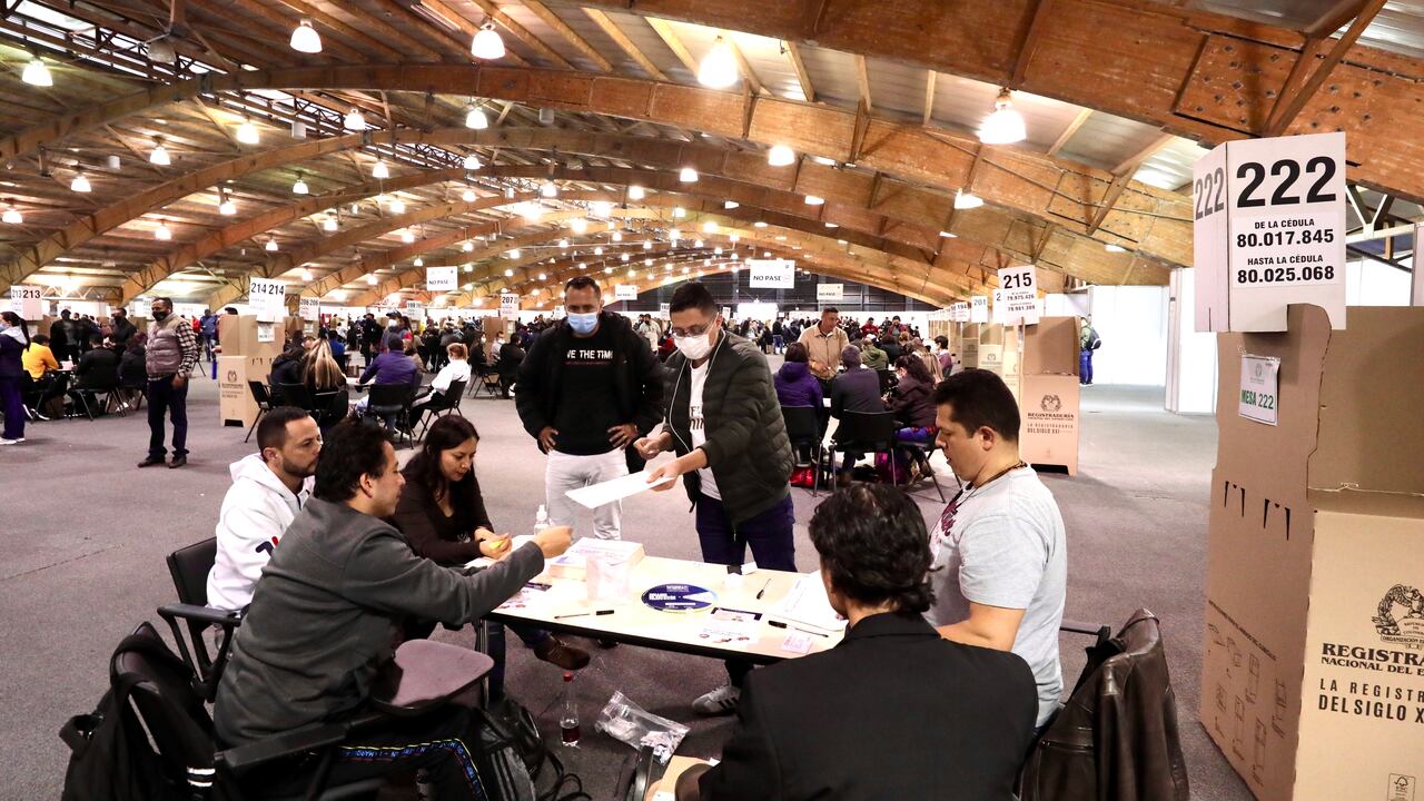 Votación, votos corferias, elecciones urnas gente