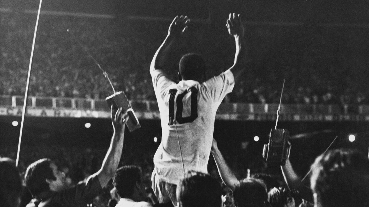 Pelé, uno de los futbolistas más importantes de la historia.