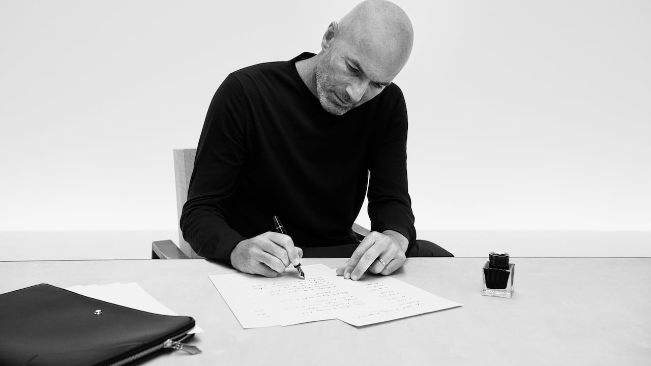 El famoso exfutbolista y entrenador será el próximo Mark Maker de Montblanc y la imagen de la línea de fragancias Montblanc Legend.