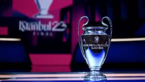 Trofeo de la Champions League durante el sorteo de la fase de grupos de la edición 2022-2023.