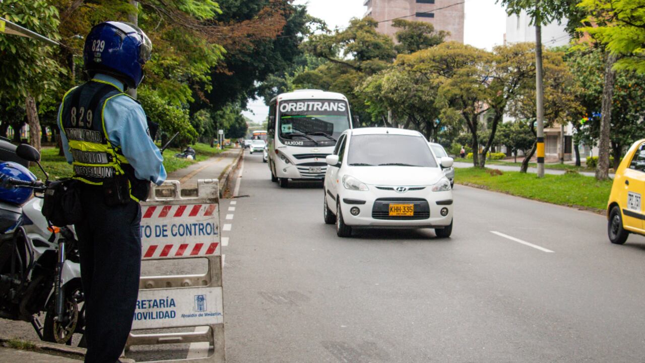 Vigilancia del pico y placa en Medellín.