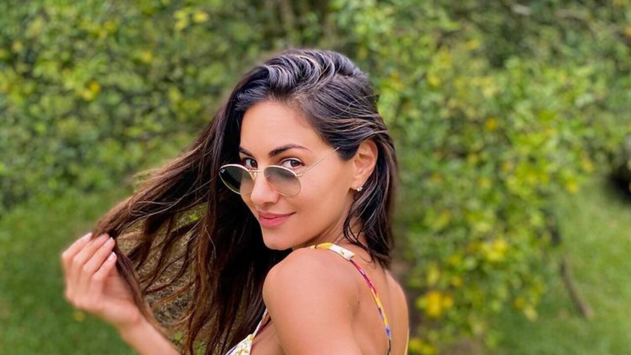 ¡Qué calor! Valerie Domínguez enciende las redes sociales por topless y diminuto vestido de baño