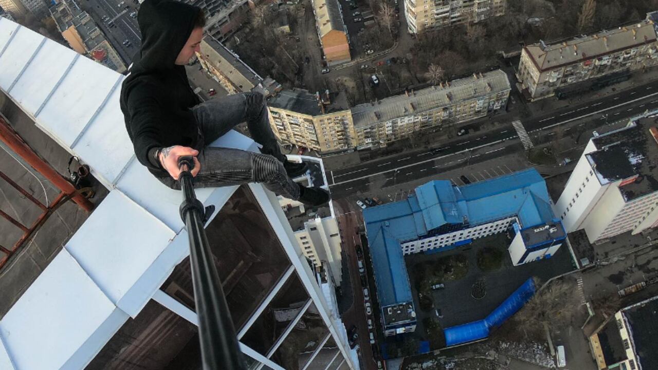 El fotógrafo cayó de un piso 68 de un complejo de torres en Hong Kong.