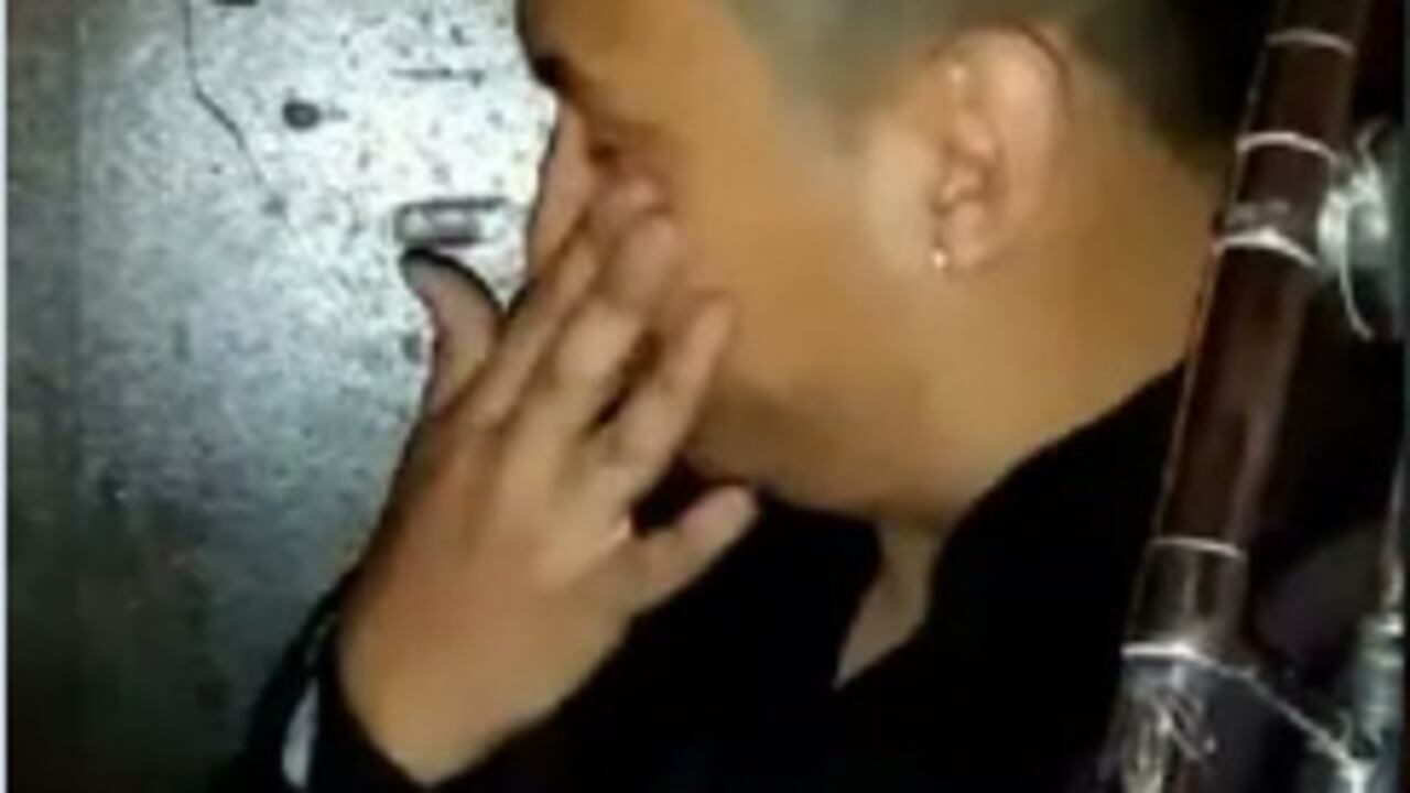 músico no paró de llorar en el matrimonio de su ex