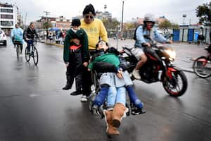 CRISTIAN MONTENEGRO Y SU FAMILIA DE TRAPO