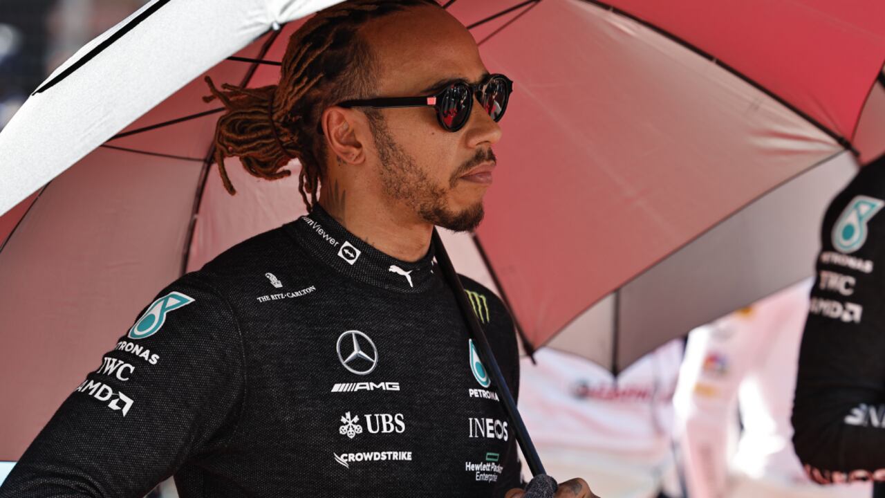 Lewis Hamilton fotografiado poco antes del inicio del Gran Premio de Azerbaiyán en Bakú el 12 de junio del 2022. (AP/Hamad Mohammed, Pool)