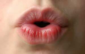 Algunos creen que el sexo oral es más seguro, pero esto es precisamente lo que aumenta su capacidad de transmitir ITS. Es importante que limites tus compañeros sexuales aun si es para practicar sexo oral. Foto: Stock.xchng.