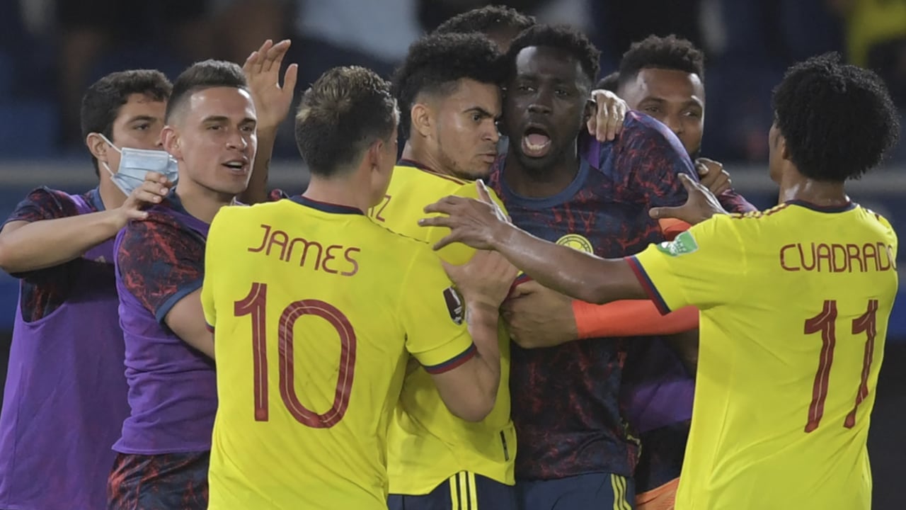 Colombia's Luis Diaz (C) celebrates with teammates after scoring against Bolivia during their South American qualification football match for the FIFA World Cup Qatar 2022, at the Metropolitano Roberto Melendez stadium in Barranquilla, Colombia, on March 24, 2022.
AFP/Raul ARBOLEDA