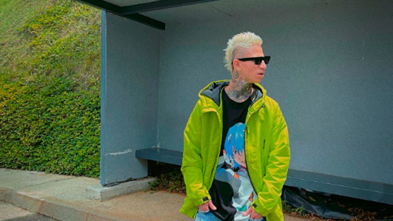 El influencer le sacó chistes a sus zapatos a través de una publicación en Instagram