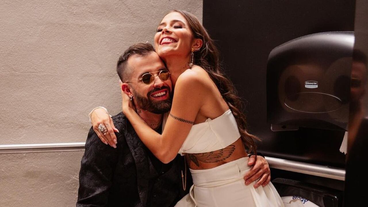 "Mucho toque toque", en pleno show Mike Bahía no resistió los encantos de Greeicy