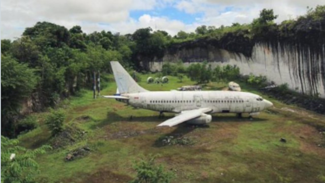 un misterioso avión apareció en Bali