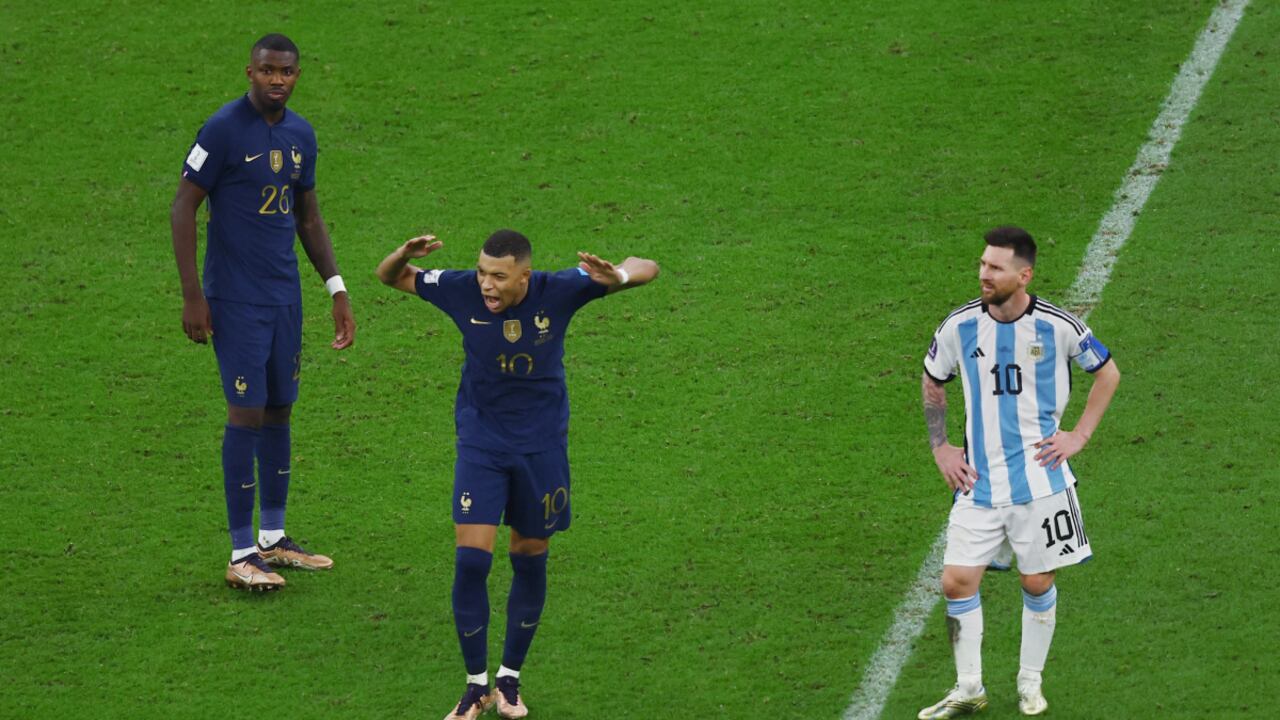 Soccer Football - FIFA World Cup Qatar 2022 - Final - Argentina v France - Lusail Stadium, Lusail, Qatar - December 18, 2022 France's Kylian Mbappe gestures next to Marcus Thuram and Argentina's Lionel Messi REUTERS/Paul Childs